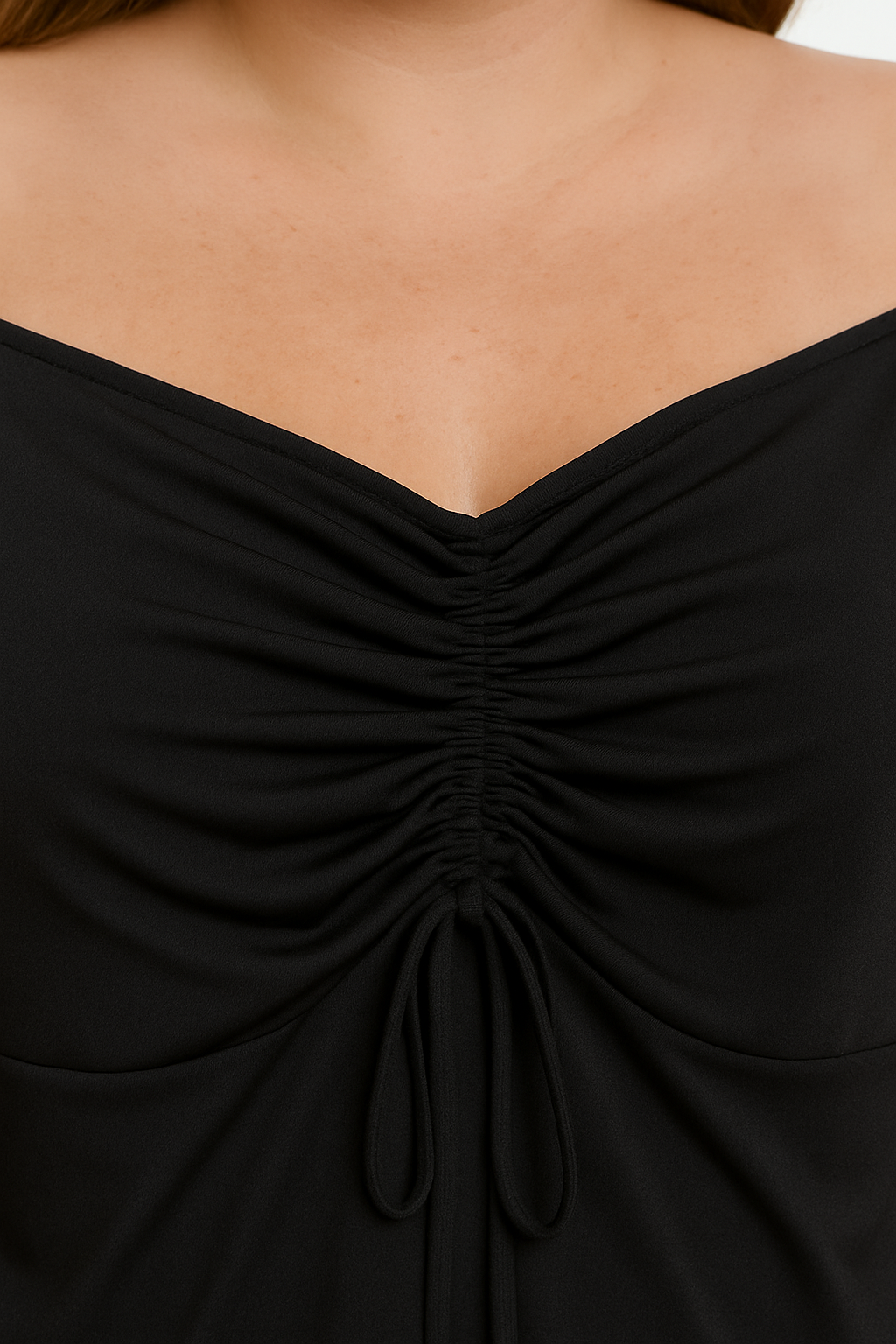 Blusa negra cuello descubierto