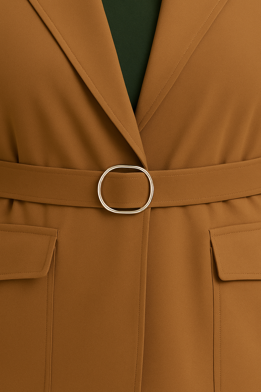 Chaleco con hombreras y cinturón